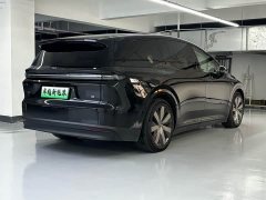 Li Auto i8 Standard Edition - ფოტო 14