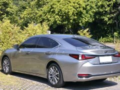 Lexus ES 200 Excellence Edition - ფოტო 5