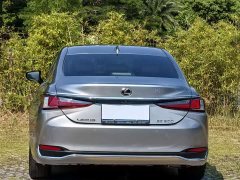 Lexus ES 200 Excellence Edition - ფოტო 7