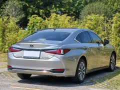 Lexus ES 200 Excellence Edition - ფოტო 8