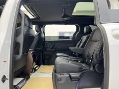 Toyota Gravia 2.5L Hybrid Luxury - photo 9
