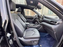 Toyota Crown Venza 2.5L HEV AWD Premium - фото 4