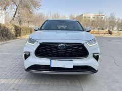 Toyota Highlander Hybrid 2.5L AWD Premium 7-Seater - фото 3