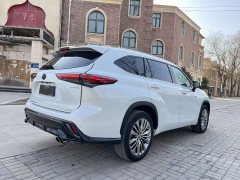 Toyota Highlander Hybrid 2.5L AWD Premium 7-Seater - фото 8