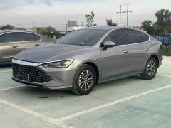 BYD Qin PLUS Glory Edition DM-i 55KM Leading - фото 1