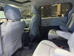 Toyota Sienna 2.5L Hybrid Comfort Edition - фото 10