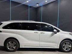 Toyota Sienna 2.5L Hybrid Comfort Edition - фото 4