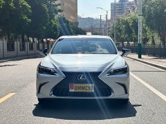 Lexus ES 200 Excellence Edition - ფოტო 2