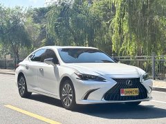Lexus ES 200 Excellence Edition - ფოტო 3