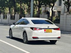 Lexus ES 200 Excellence Edition - ფოტო 6