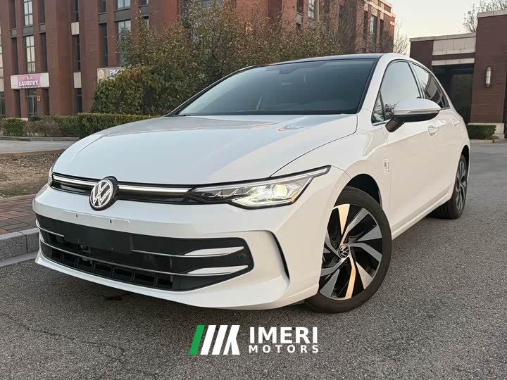 Volkswagen Golf 300TSI Pro
