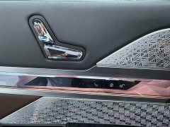 BMW i7 M70L - ფოტო 10