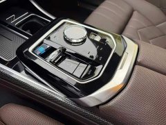 BMW i7 M70L - ფოტო 11