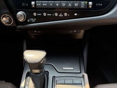 Lexus ES 200 Premium Edition - ფოტო 10