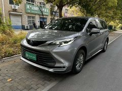 Toyota Sienna 2.5L Hybrid Luxury - photo 1
