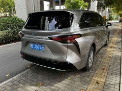 Toyota Sienna 2.5L Hybrid Luxury - photo 4