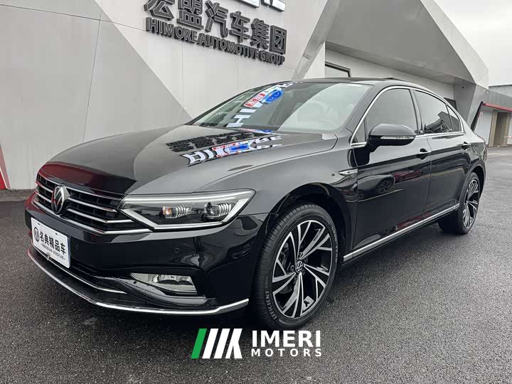 Volkswagen Magotan 330TSI DSG 30th Anniversary Edition - car from China