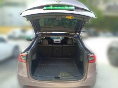 Tesla Model Y Standard Range RWD - ფოტო 9
