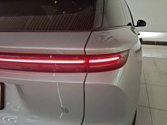 Li Auto i6 Four-Wheel Drive Standard Edition - ფოტო 7