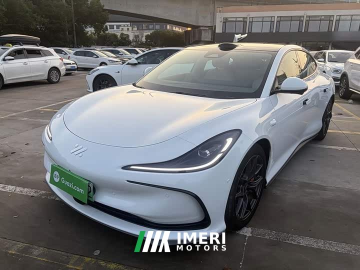 IM Motors Zhiji L6 Max Standard Edition - автомобиль из Китая