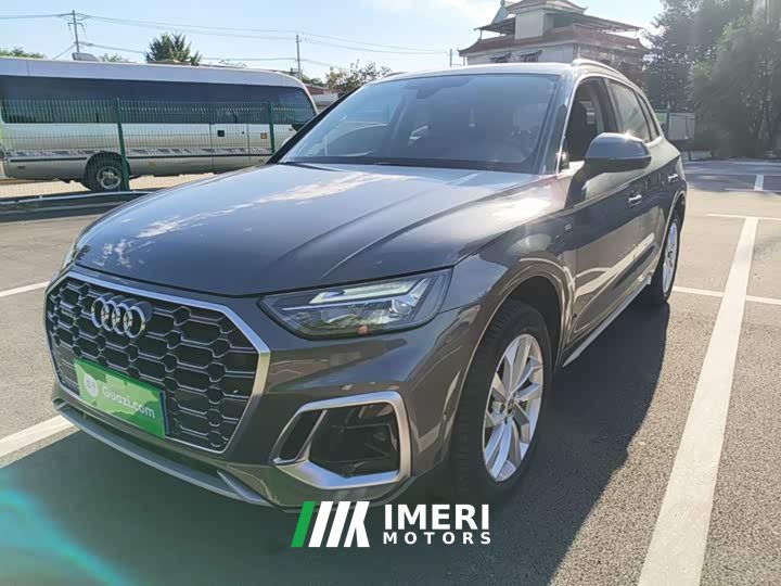 Audi Q5L Facelift 40T Luxury Sport - автомобиль из Китая