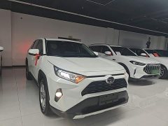 Toyota RAV4 2.0L CVTAWD Edition - фото 3
