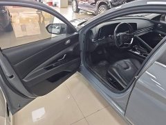 Hyundai Elantra 1.5L CVT Luxury - ფოტო 15