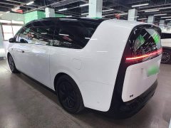 Li Auto Li Xiang MEGA Ultra - photo 4