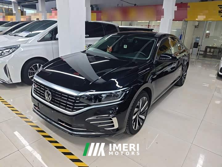 Volkswagen Passat Outstanding Edition 380TSI Dragon Ascendant Version
