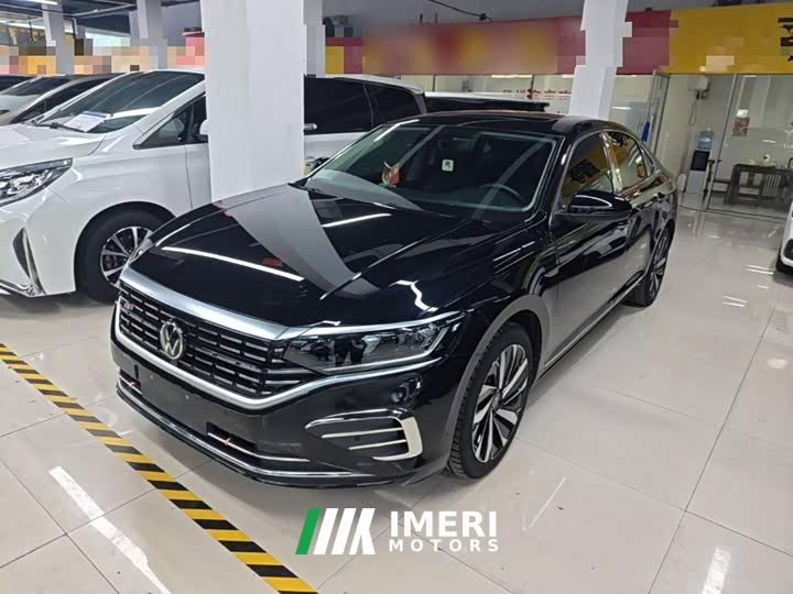 Volkswagen Passat Outstanding Edition 380TSI Dragon Ascendant Version