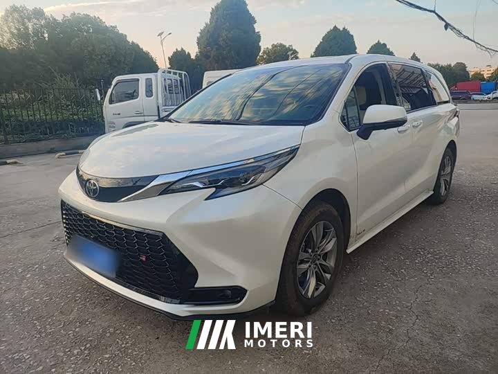 Toyota Sienna 2.5L Hybrid Comfort Edition - car from China