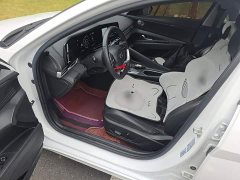Hyundai Elantra 1.5L CVT Luxury - photo 14