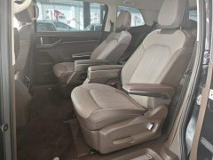 Volkswagen Viloran 380TSI Edition - photo 16