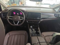 Volkswagen Viloran 380TSI Edition - photo 9
