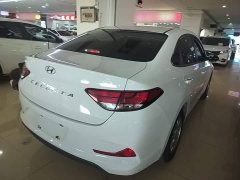 Hyundai Elantra 1.6L Automatic GL Deluxe Edition - фото 6