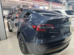 Tesla Model Y Rear-Wheel Drive - ფოტო 4