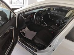 Toyota RAV4 2.0L CVT FWD Urban Edition - фото 15
