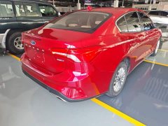 Ford Focus Sedan EcoBoost 180 Automatic Trend - ფოტო 6