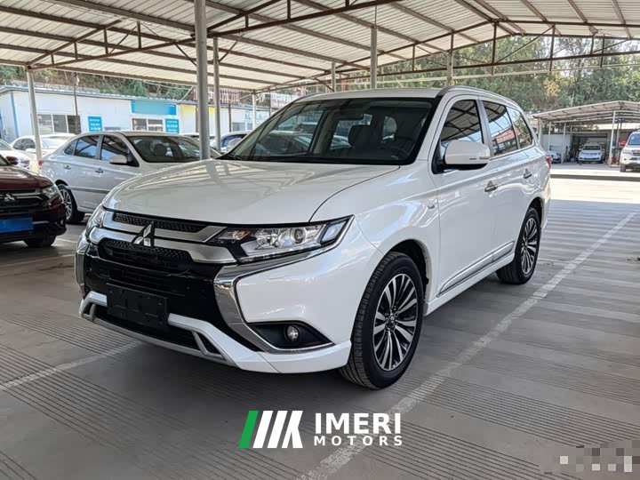 Mitsubishi Outlander Facelift 2.0L FWD Comfort 5-Seater - автомобиль из Китая