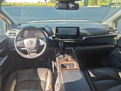 Toyota Gravia 2.5L Hybrid Luxury - фото 9
