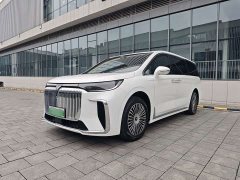 Voyah Lantu Dreamchaser PHEV AWD Flagship Kunpeng Edition - photo 1