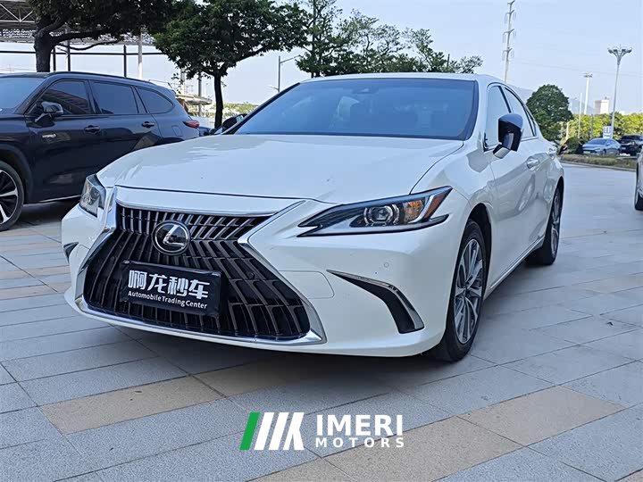 Lexus ES 300h Excellence Edition