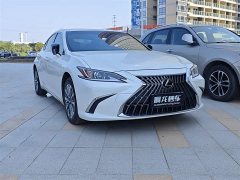Lexus ES 300h Excellence Edition - ფოტო 3