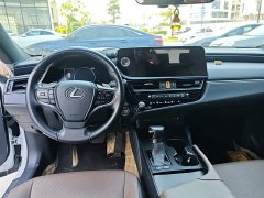 Lexus ES 300h Excellence Edition - ფოტო 6