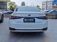 Lexus ES 300h Excellence Edition - ფოტო 8