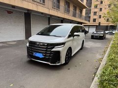 Toyota Vellfire Crown Hybrid 2.5L Executive Premier Edition - фото 1