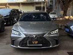 Lexus ES 300h Premium Edition - фото 1
