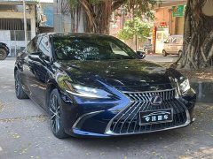 Lexus ES 300h Premium Edition - ფოტო 1