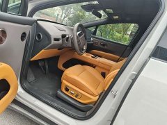 Li Auto i8 Standard Edition - ფოტო 4