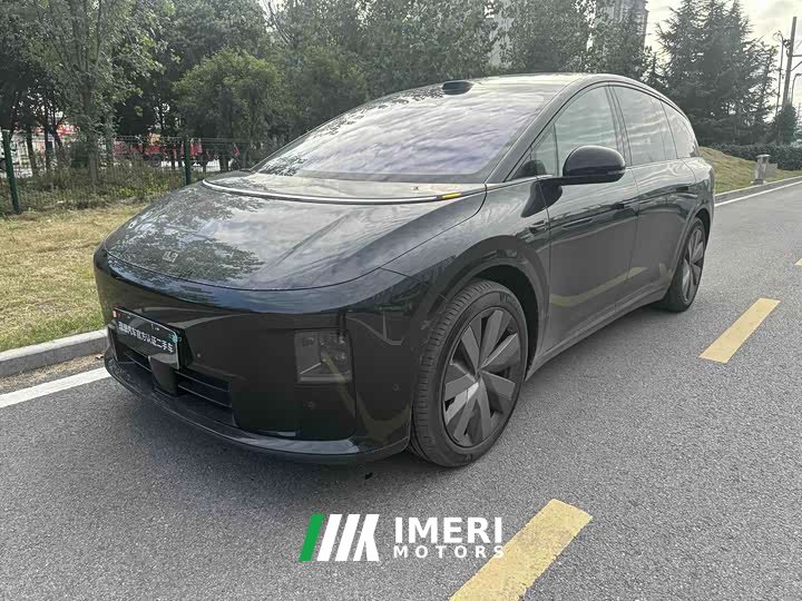 Li Auto i8 Standard Edition - ავტომობილი ჩინეთიდან